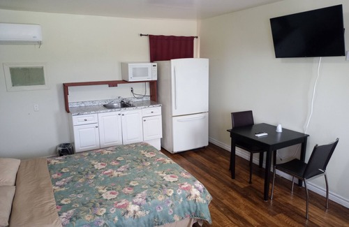 Otonabee-South Monaghan Hotel | Park Side Motel