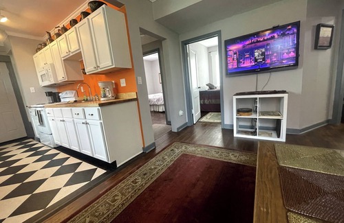 Oread Apartment | Park View apartment on Mass St downtown Lawrence