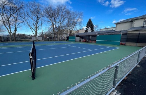 Union City Apartment | Park View - Apt 1 - 3 Bedroom - 15 Mins to NY