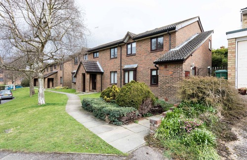 Salfords Apartment | Park View Garden Apartment