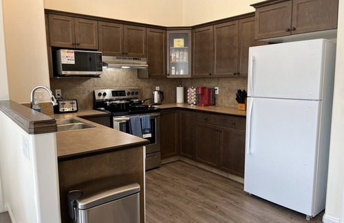 Grande Prairie House | ❤️ Park View, King Bed, Bright, Modern, Fully Stocked