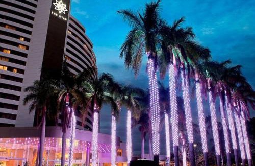 Broadbeach Apartment | Park Views & Luxe Amenities in Broadbeach
