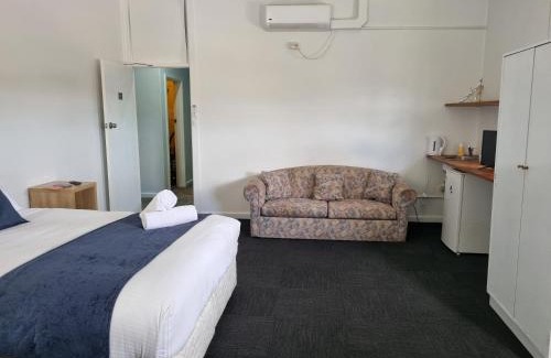 Parkes Hotel | Parkes Hotel