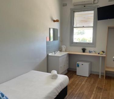 Parkes Hotel | Parkes Hotel