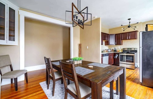Victorian Village House | Parking Free – King Bed – Short North – Convention