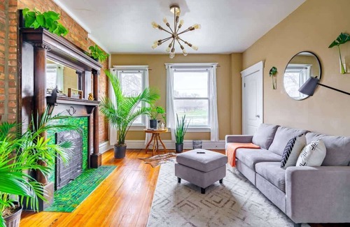 Victorian Village House | Parking Free – King Bed – Short North – Convention
