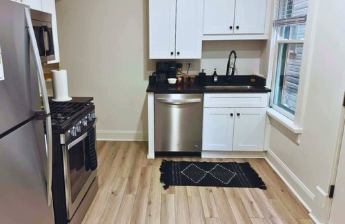 Victorian Village House | Parking Free – Short North – Convention – King Bed