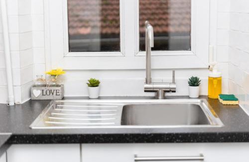 Clichy Apartment | Parking gratuit - Central et cosy - 2 min Paris