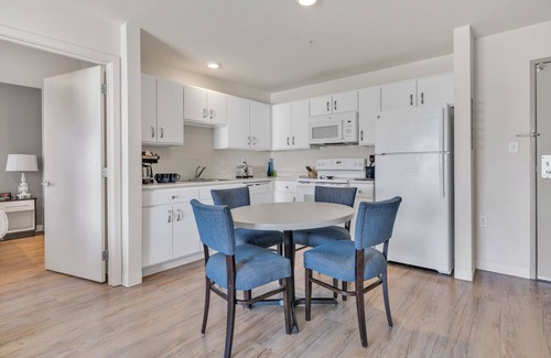 Far North Central Apartment | Parking I Properties by Preston I Comfy 2 Bed Apt