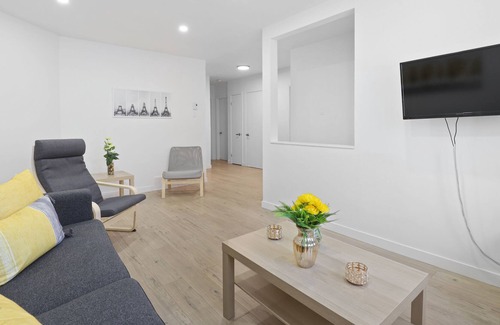 LaSalle Apartment | Parking included, Spacious 3 bedrooms