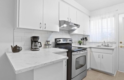 LaSalle Apartment | Parking included, Spacious 3 bedrooms