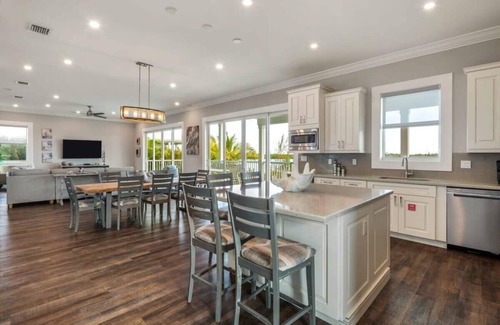 Key West House | Parking, Pool & Dock - Evershore House