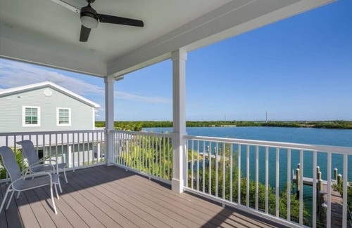 Key West House | Parking, Pool & Dock - Evershore House