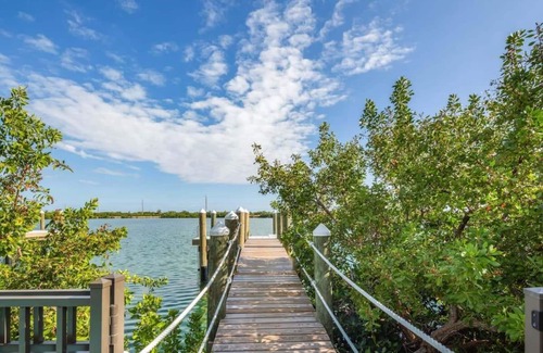 Key West House | Parking, Pool & Dock - Evershore House