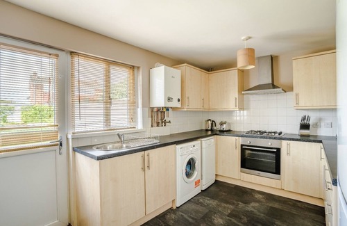 Pontlliw and Tircoed House | Parking, Smart TV in Each Room!