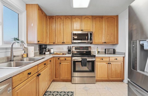 Taylorsville House | Parkside 4BR Retreat, Family Friendly