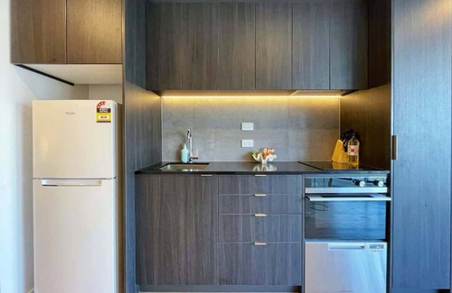 Newton Apartment | Parkside Elegance 1BR on Queen St vs Pool & Gym