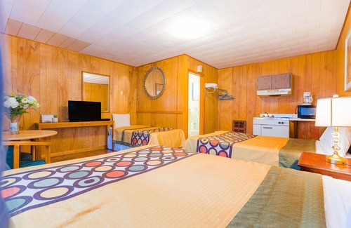 Conneaut Lakeshore Hotel | Parkside Motel By OYO Meadville Conneaut Lake