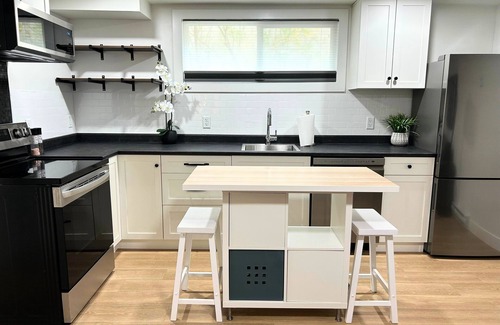 North End Apartment | Parkside Pad in Kelowna's North End. Steps to the brewery district & the lake.
