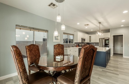 Peoria House | Parkside Peoria 4 bdrm w hot tub