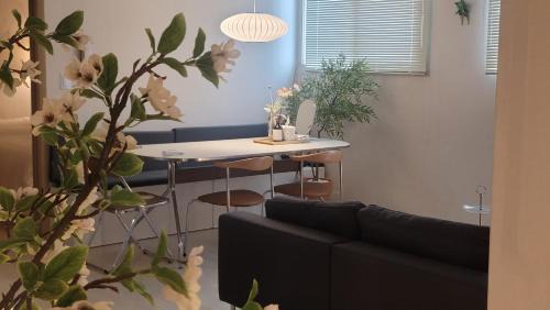 Bangi-dong Apartment | Parkside Retreat175 in Jamsil