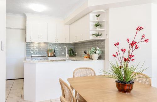 Redcliffe Apartment | Parkside Villa on the Creek