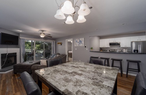 Osage Beach Condo | Parkview Bay 212 - Lakeside Condo w/State Park View