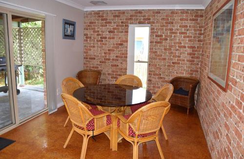 South West Rocks Apartment | Parkview Lodge - Bring your own linen.