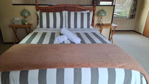 Napier House | Parkview Retreat- 3 Bedrooms and 3 Bathrooms