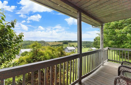 Fancy Gap Cabin | Parkway Lodge with Jacuzzi and Mountain Views! Cabin 11