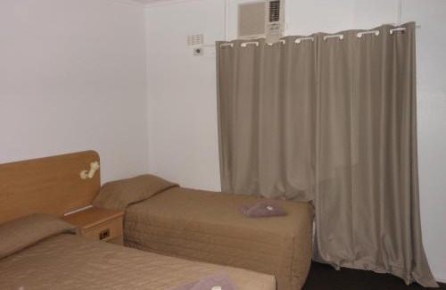 Queanbeyan Hotel | Parkway Motel