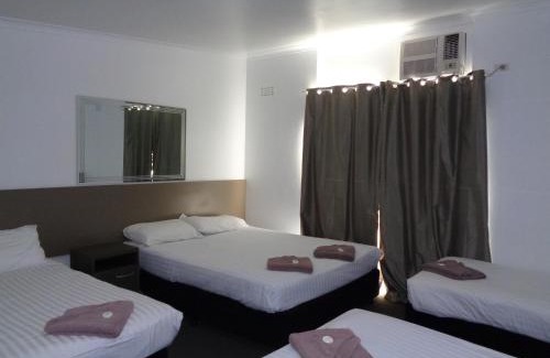 Queanbeyan Hotel | Parkway Motel
