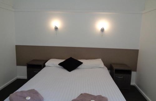 Queanbeyan Hotel | Parkway Motel