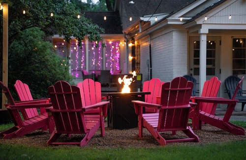 Crosstown House | Parkway Paradise - 7 Beds 4 Bedrooms - Elegant and Spacious - Recently Updated