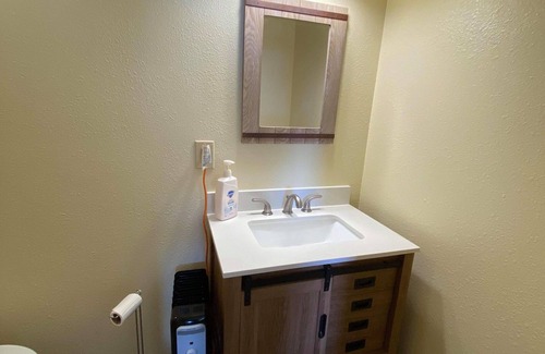 Gardiner Apartment | ParkWay Yellowstone Guest HousenYellowstone Riverside studio #6