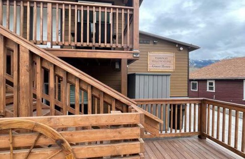 Gardiner House | ParkWay Yellowstone Riverside Studio #6
