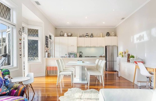 Parnell House | Parnell home with stunning views