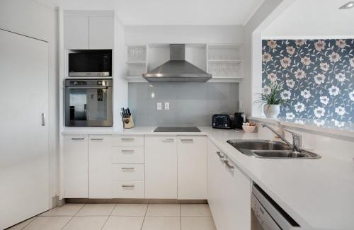 Parnell Apartment | Parnell Vista 2BR Apartment with Seaview