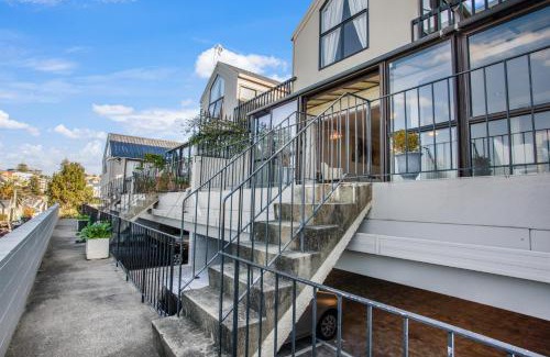 Parnell Apartment | Parnell Vista 2BR Apartment with Seaview