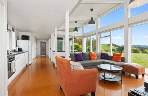 Russell House | Paroa Bay Chalets - Te Whare Kiwi