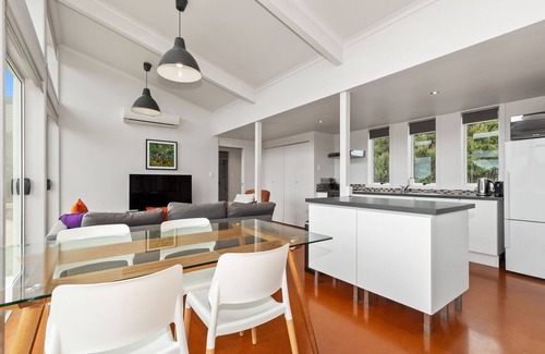 Russell House | Paroa Bay Chalets - Te Whare Kiwi