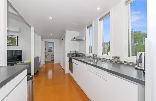 Russell House | Paroa Bay Chalets - Te Whare Tui