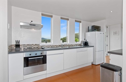 Russell House | Paroa Bay Chalets - Te Whare Kereru