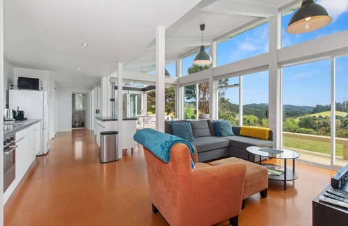 Russell House | Paroa Bay Chalets - Te Whare Kereru