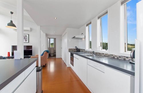 Russell House | Paroa Bay Chalets - Te Whare Kereru