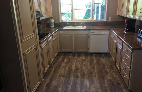 Montgomery Park House | Parqhouse open-2025-Sleeps 18-6 BD/6BA-Hottub, Lush Patios, Park w/tennis & pool