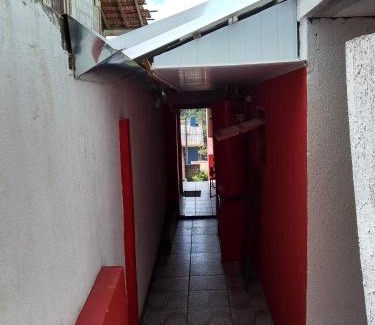 V Cristina House | Parque das Cerejeiras-acomodações básicas para até 4 pessoas-fundos