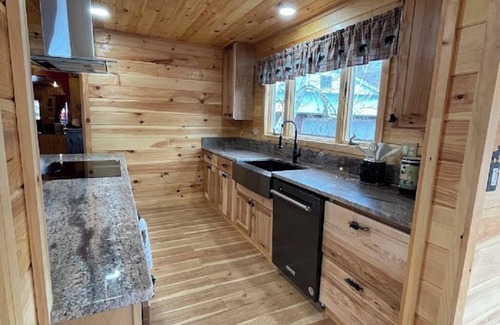 Inlet Cabin | Parquet House - A charming 8 Bedroom waterfront property ~ in the heart of Inlet