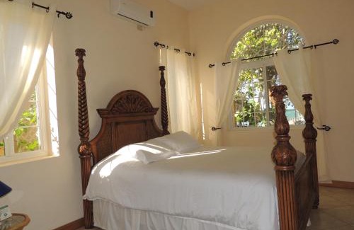 Sittee River Village Hotel | Parrot Cove Lodge