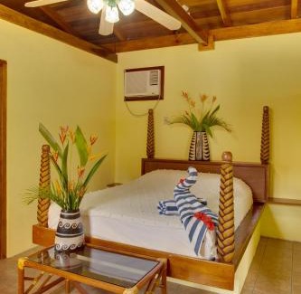 Sittee River Village Hotel | Parrot Cove Lodge